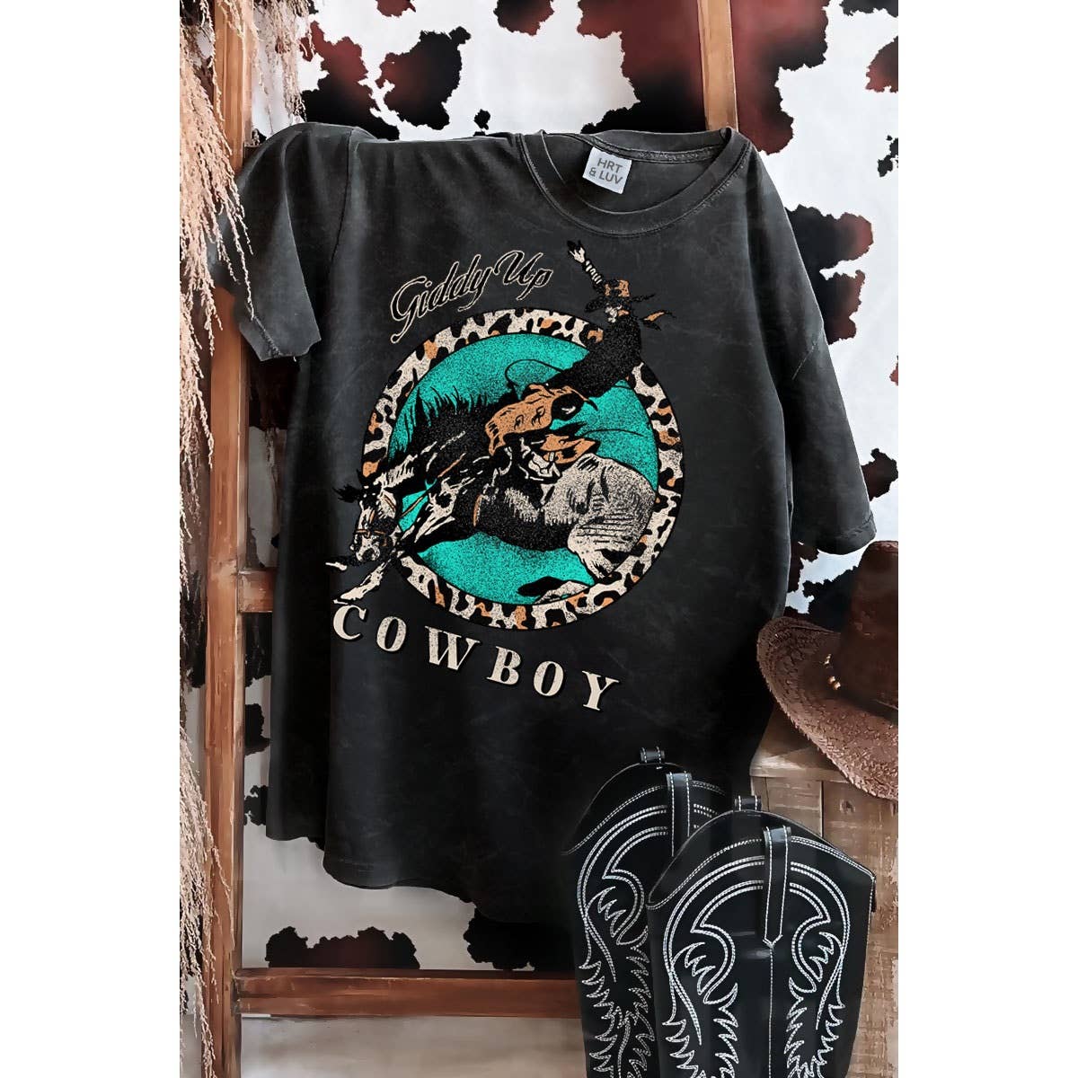 GIDDY UP COWBOY MINERAL GRAPHIC TEE