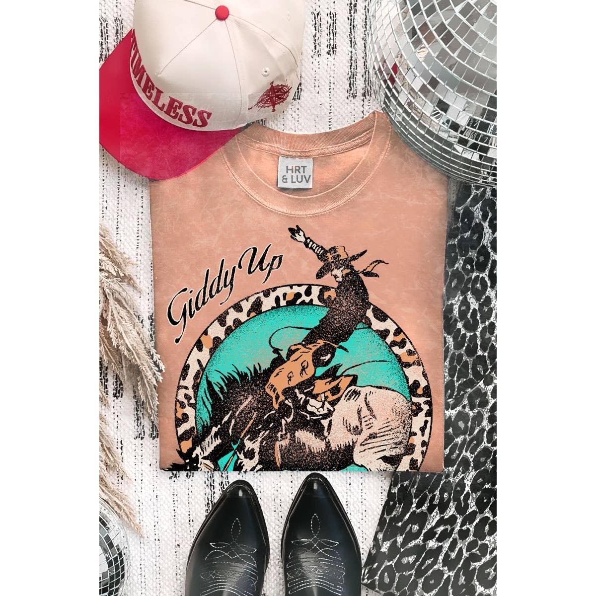 GIDDY UP COWBOY MINERAL GRAPHIC TEE