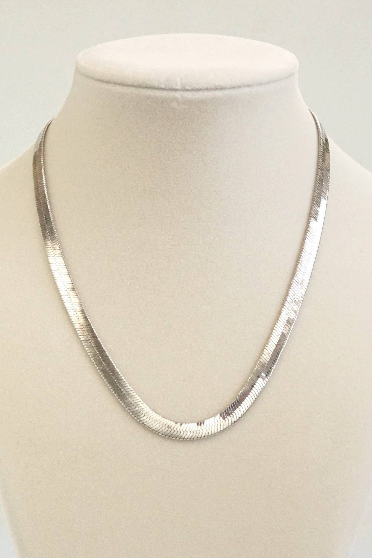 Shiny Herringbone chain necklace