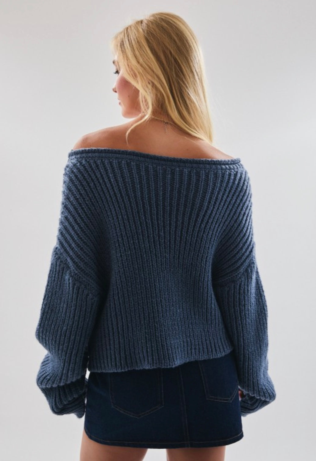 LE LIS BOAT NECK CROP SWEATER
