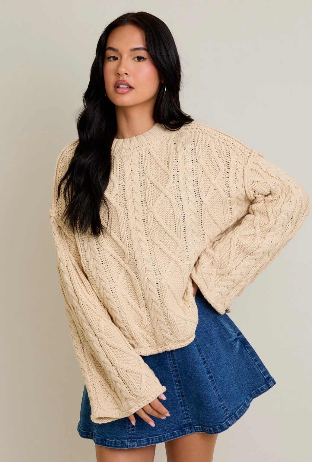OVERSIZED CABLE KNIT SWEATER