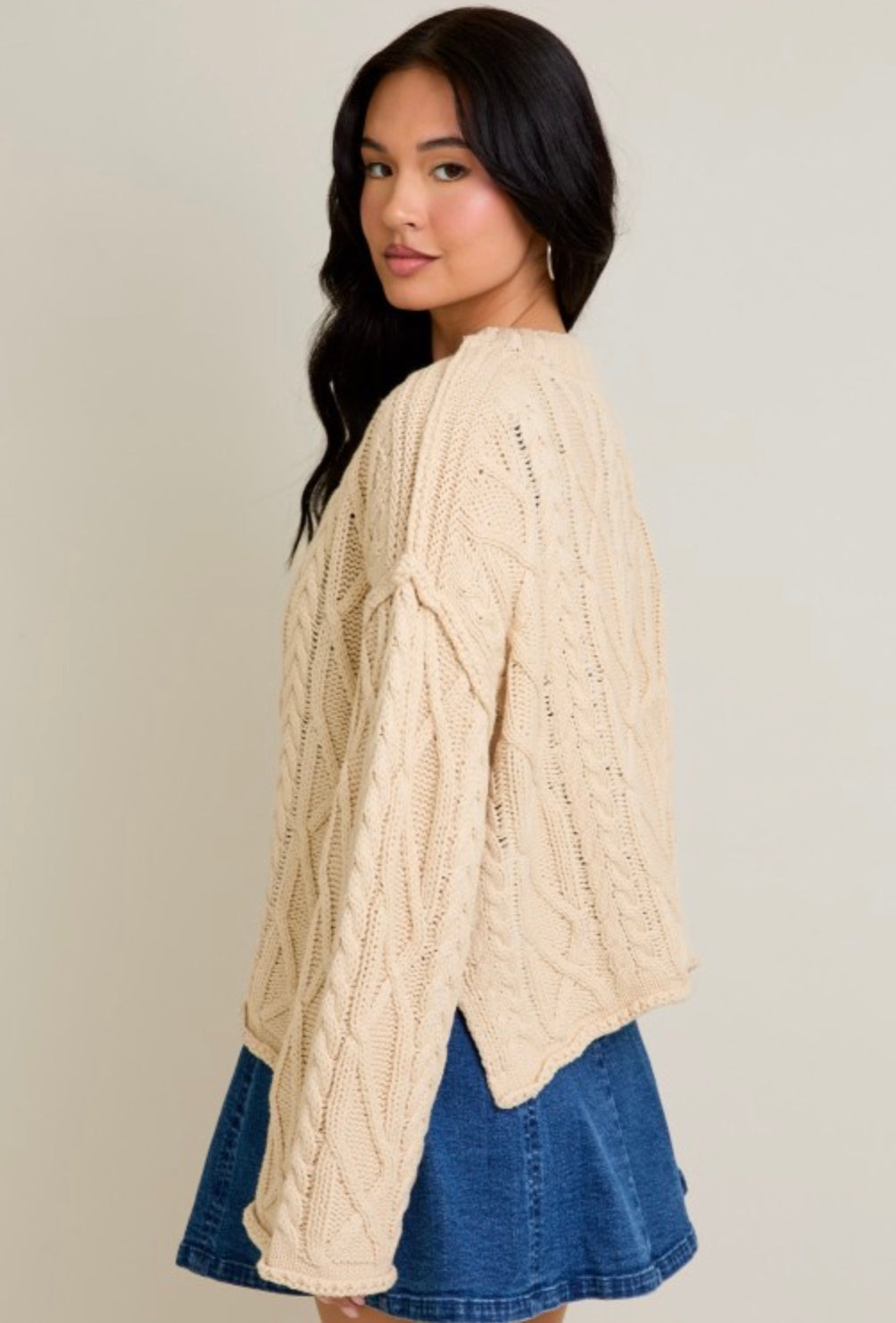 OVERSIZED CABLE KNIT SWEATER