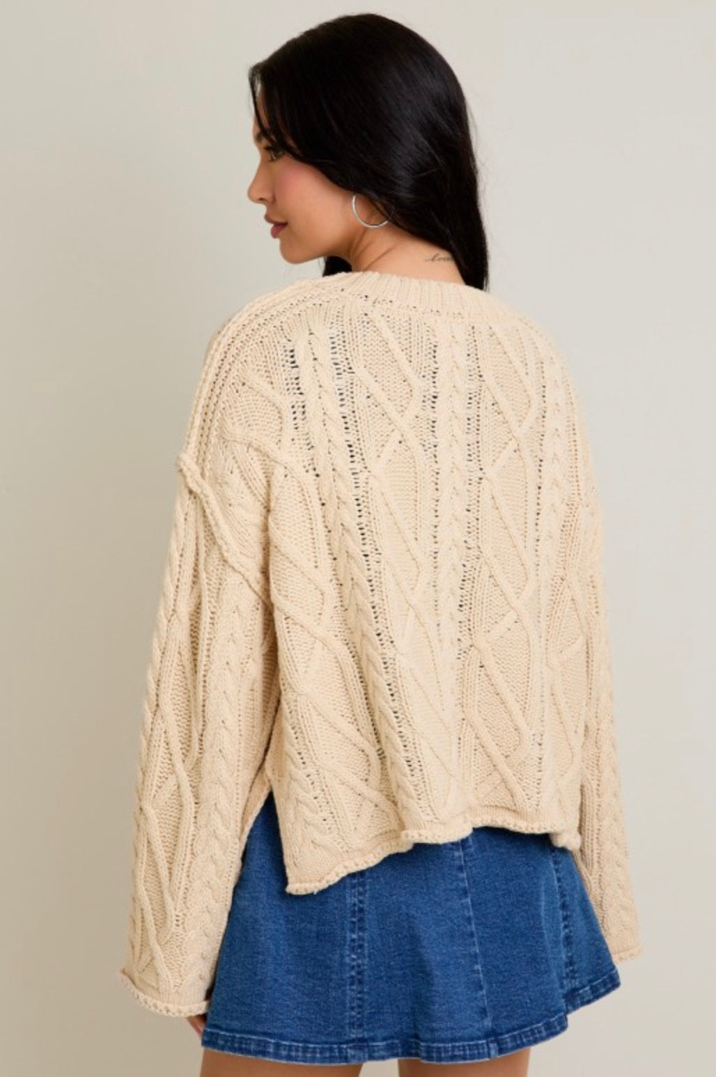 OVERSIZED CABLE KNIT SWEATER