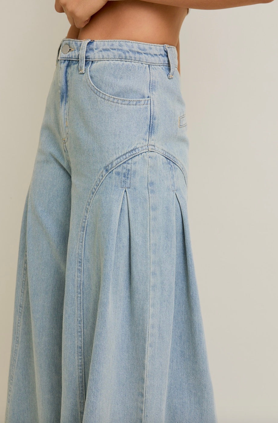 le lis pleat detail flare pants