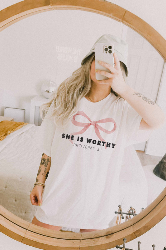 SHE IS WORTHY OVERSIZED GRAPHIC TEE