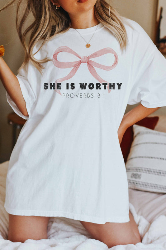 SHE IS WORTHY OVERSIZED GRAPHIC TEE